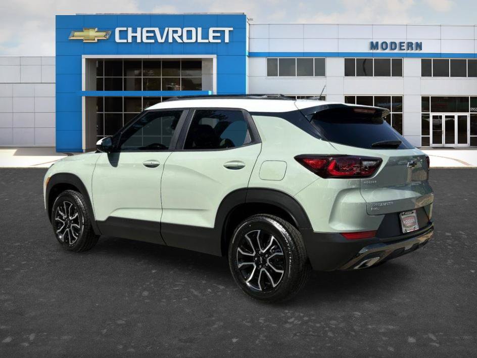 Used 2025 Chevrolet TrailBlazer ACTIV AWD/4WD image 3