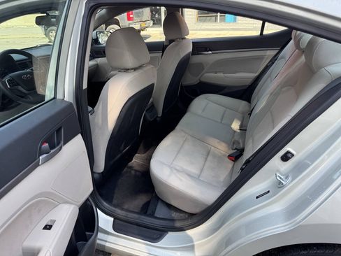 Used 2017 Hyundai Elantra SE FWD image 9