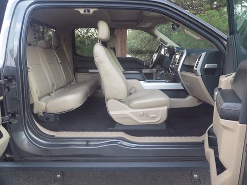 Used 2015 Ford F150 Lariat image 13