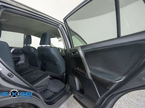 Used 2016 Toyota RAV4 LE FWD image 32
