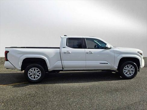 Certified 2025 Toyota Tacoma SR5 AWD/4WD image 2