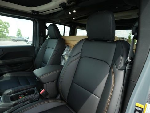 New 2026 Jeep Wrangler Unlimited Sahara AWD/4WD image 34
