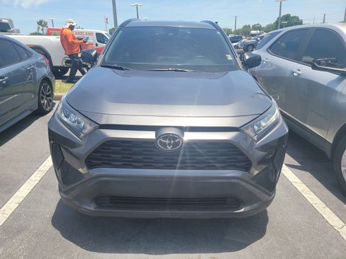 Used 2021 Toyota RAV4 LE FWD image 2