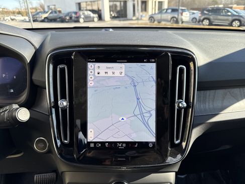 Used 2025 Volvo XC40 B5 Core image 24