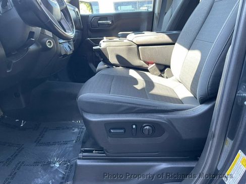 Used 2022 GMC Sierra 1500 SLE w/ Enhanced Capability Package AWD/4WD image 11