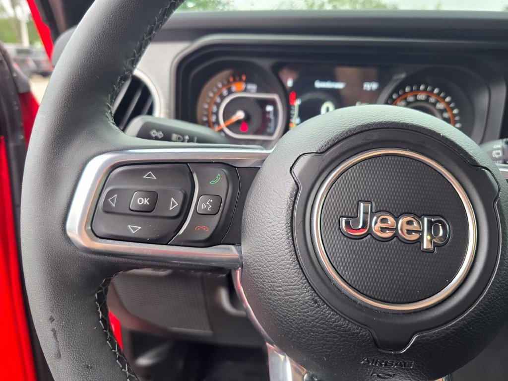 Used 2026 Jeep Wrangler Unlimited Sahara AWD/4WD image 17
