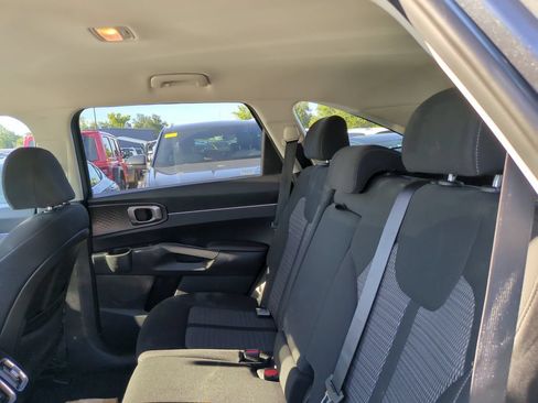 Used 2023 Kia Sorento LX FWD image 5