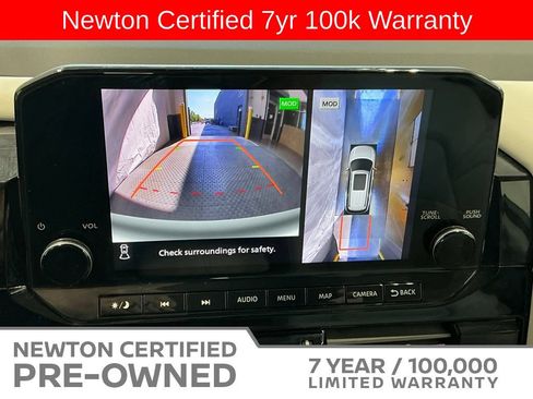 Used 2025 Nissan Pathfinder SL AWD/4WD image 12