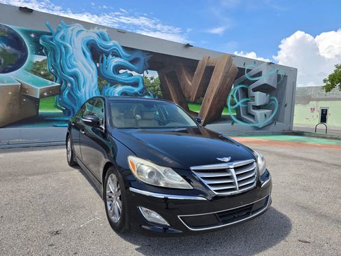 Used 2013 Hyundai Genesis 3.8 w/ Technology Pkg RWD image 5