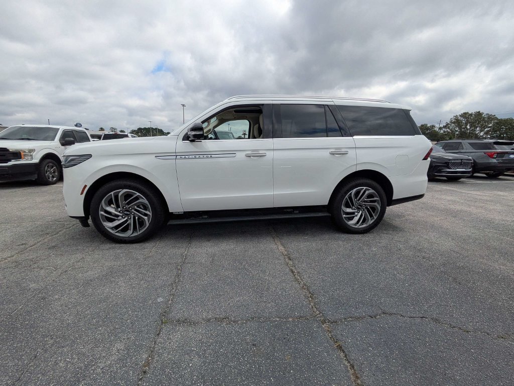 New 2027 Lincoln Navigator Reserve AWD/4WD image 7