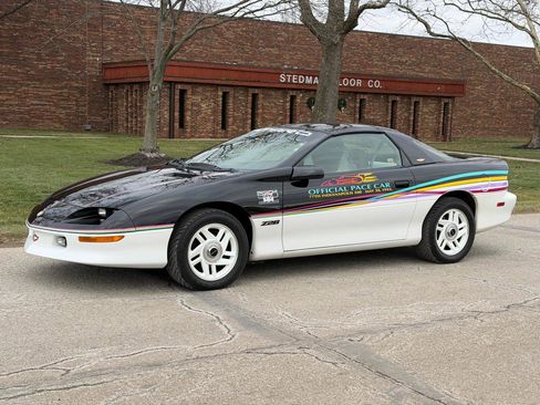 Used 1993 Chevrolet Camaro Z28 RWD image 2