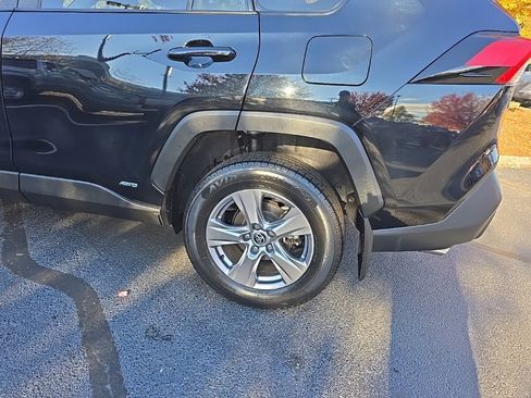 Used 2022 Toyota RAV4 XLE image 4