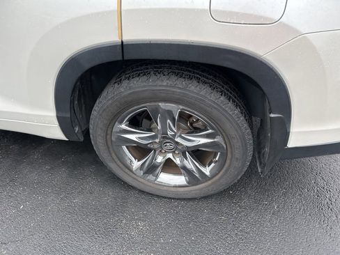 Used 2019 Toyota Highlander Limited Platinum AWD/4WD image 16