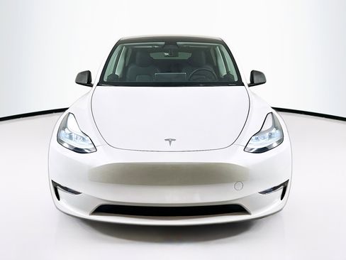Used 2023 Tesla Model Y Performance image 2