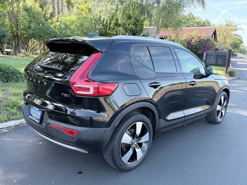 Used 2019 Volvo XC40 T5 Momentum image 6
