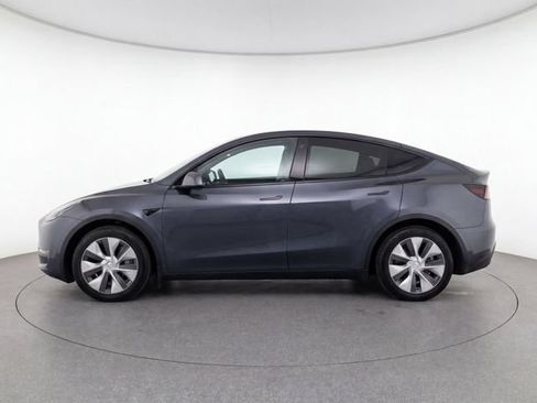 Used 2024 Tesla Model Y 2WD image 4