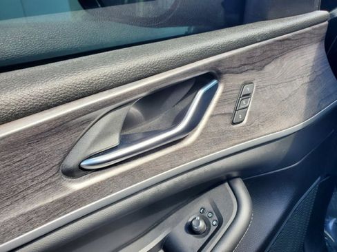 Used 2022 Jeep Grand Cherokee Limited image 16