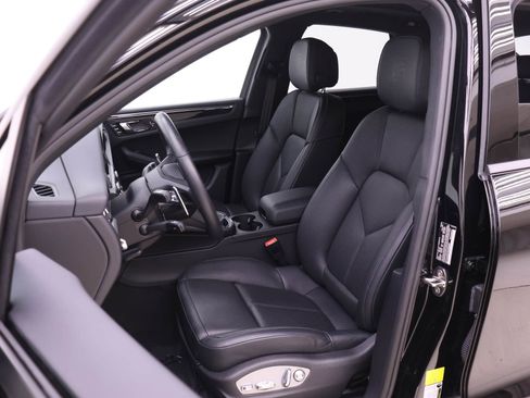 Used 2025 Porsche Macan image 5