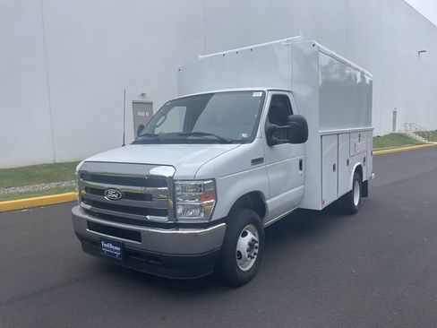New 2026 Ford E-350 and Econoline 350 Super Duty w/ Power Equipment Group image 3