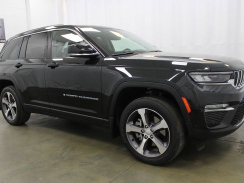 Used 2023 Jeep Grand Cherokee 4WD 4xe w/ Luxury Tech Group II image 4