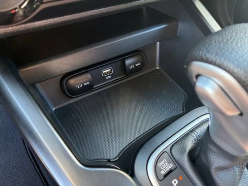 Certified 2025 Kia Soul LX w/ LX Technology Package FWD image 24