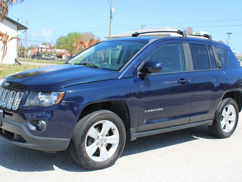 Used 2016 Jeep Compass Latitude image 1