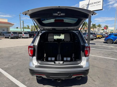 Used 2018 Ford Explorer XLT FWD image 27