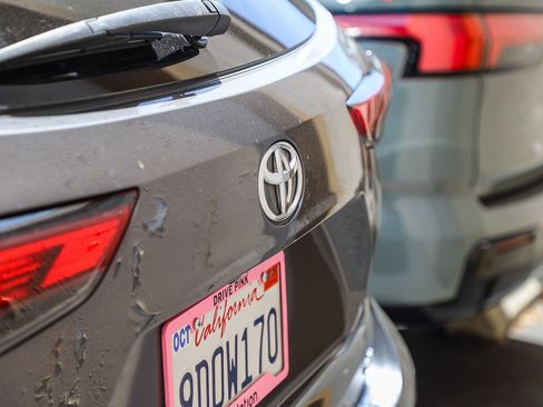 Used 2022 Toyota Highlander XLE image 9