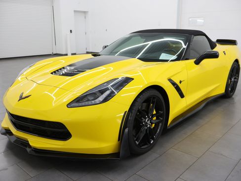 Used 2014 Chevrolet Corvette Stingray Convertible w/ 3LT Preferred Equipment Group RWD image 7