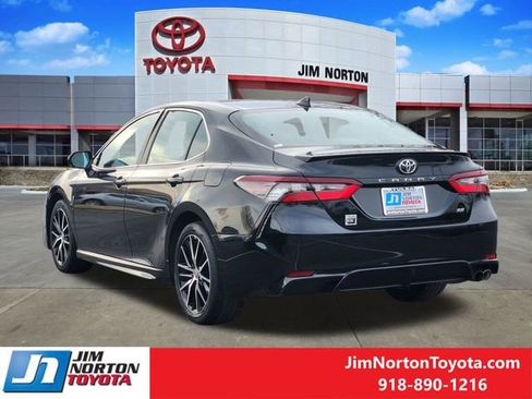 Used 2024 Toyota Camry SE w/ Cold Weather Package image 8
