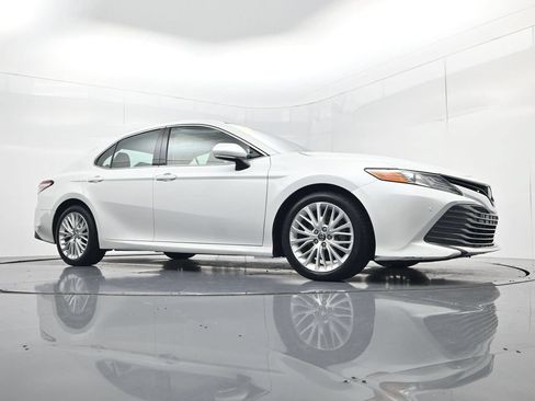 Used 2018 Toyota Camry XLE FWD image 36