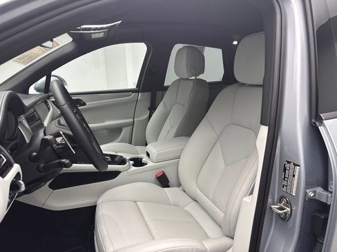 Certified 2026 Porsche Macan AWD/4WD image 7