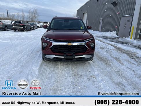 Used 2025 Chevrolet TrailBlazer LT image 2