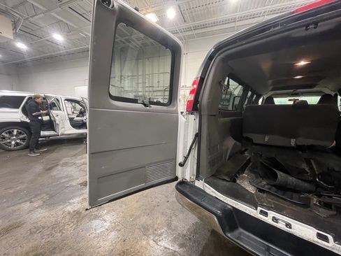 Used 2017 Chevrolet Express 3500 LT w/ LT Preferred Equipment Group image 27
