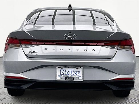 Used 2023 Hyundai Elantra SEL image 4