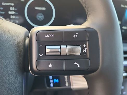 Used 2025 Hyundai Santa Fe Limited AWD/4WD image 29