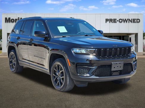 Used 2024 Jeep Grand Cherokee Altitude AWD/4WD image 3