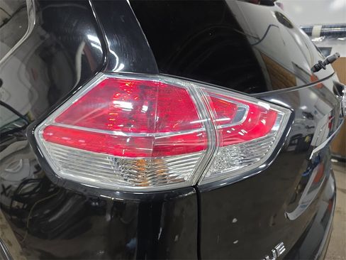 Used 2016 Nissan Rogue SV image 32