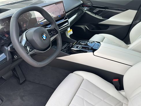 New 2025 BMW 530i w/ Premium Package image 10