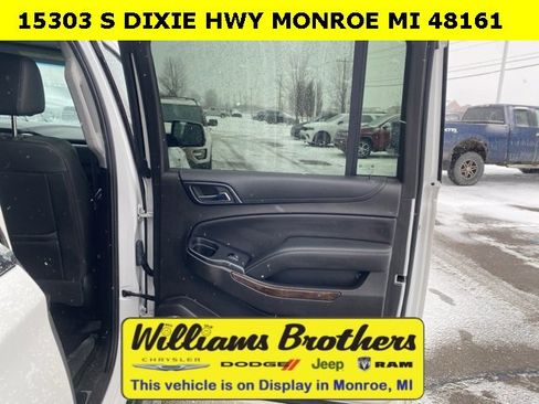 Used 2017 Chevrolet Suburban LT image 31