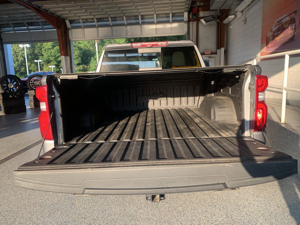 Used 2022 Chevrolet Silverado 1500 High Country w/ Technology Package AWD/4WD image 10