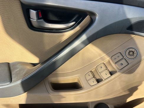 Used 2012 Hyundai Elantra Limited w/ Technology Pkg 5 image 8