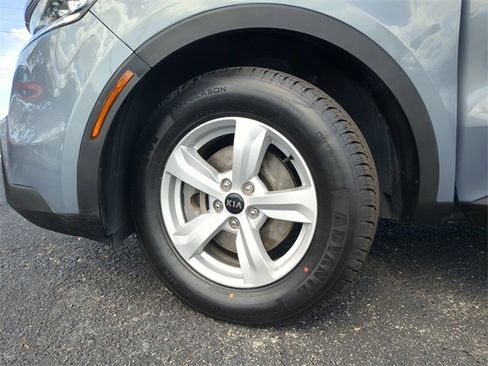 Used 2021 Kia Sorento LX image 32