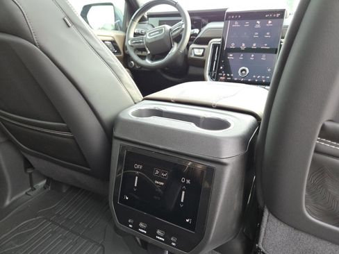 New 2026 GMC Yukon XL Denali Ultimate w/ LPO, Illumination Package AWD/4WD image 32