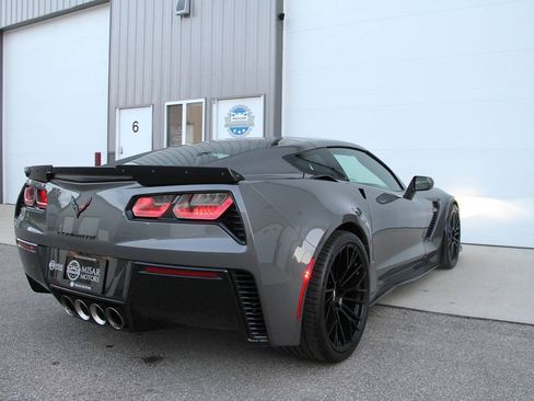 Used 2015 Chevrolet Corvette Z06 w/ 3LZ Preferred Equipment Group RWD image 9