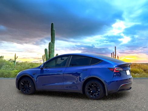 Used 2021 Tesla Model Y Long Range AWD/4WD image 4