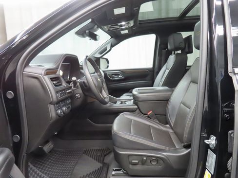 Used 2024 Chevrolet Suburban High Country image 9