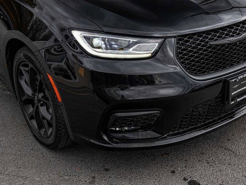 Used 2023 Chrysler Pacifica Touring-L w/ S Appearance Package image 35