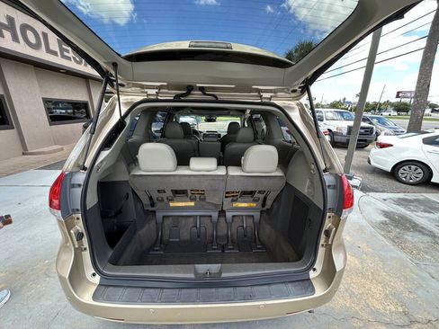 Used 2013 Toyota Sienna XLE w/ Premium Pkg FWD image 10