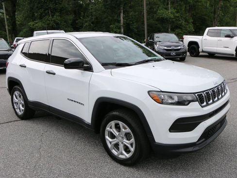 Used 2024 Jeep Compass Sport AWD/4WD image 10